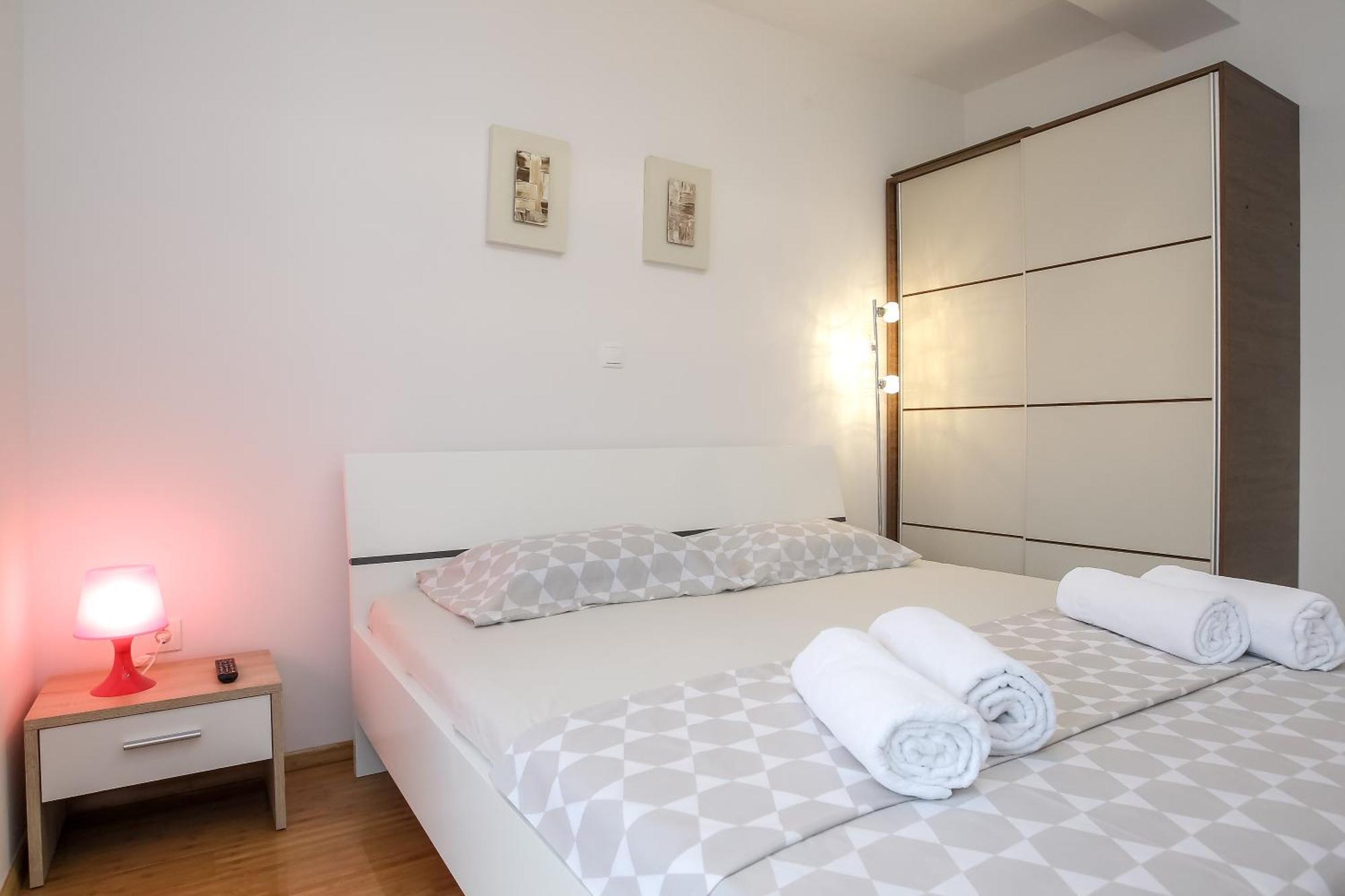 Apartments Tomana نوفاليا الغرفة الصورة